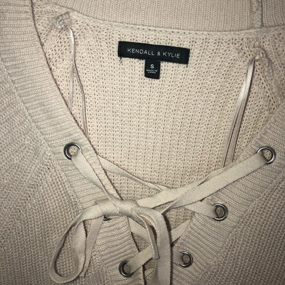 Kendall & Kylie Cropped Sweater - Picture 2 of 4